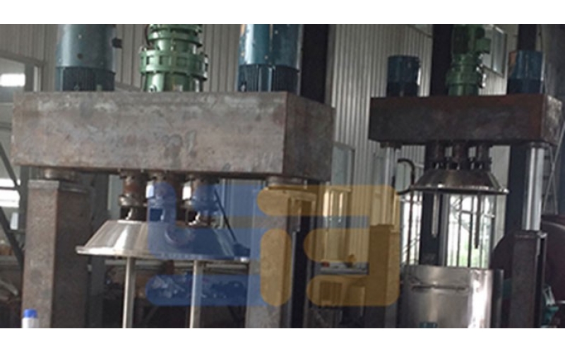 干粉砂漿生產(chǎn)線設備美縫劑生產(chǎn)設備使用時應該做好五方面工作